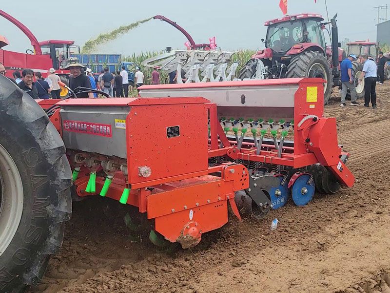 奧龍旋耕施肥二次鎮壓復式播種機作業錄像